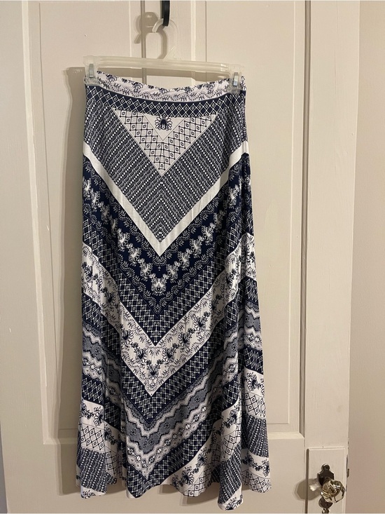 Dresses & Skirts - Beautiful, flowy maxi skirt